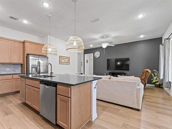 4th image of 720 Colgate Cir