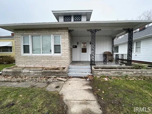 2710 Hartzer St, South Bend, IN 46628