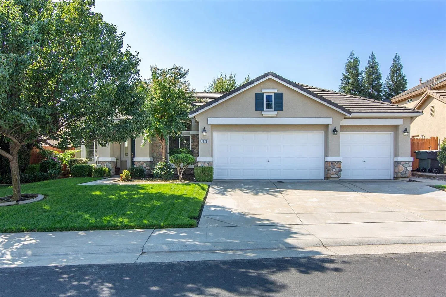 4 bed, 2250 sqft, $3,100 — Photo 1