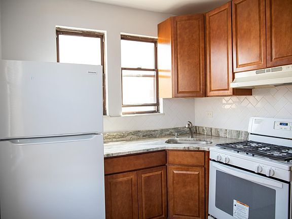 3rd image of 929 E 104th St Floor 2