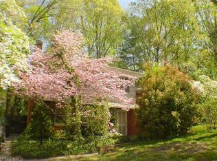 2904 Robin Hood Ct, Greensboro, NC 27408