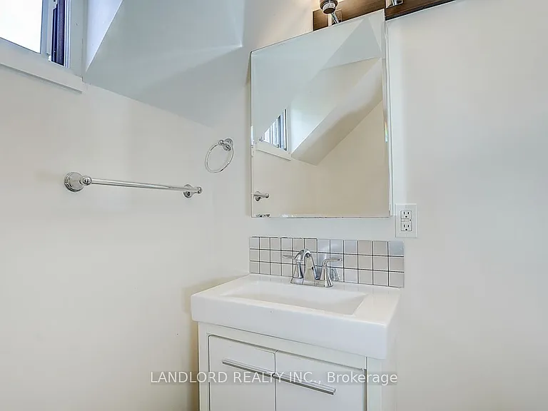 92 Neville Park Blvd #UPPER — Photo 33