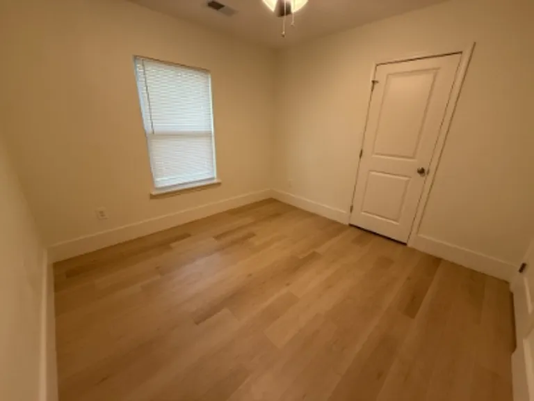 934 N Hollywood St — Photo 17