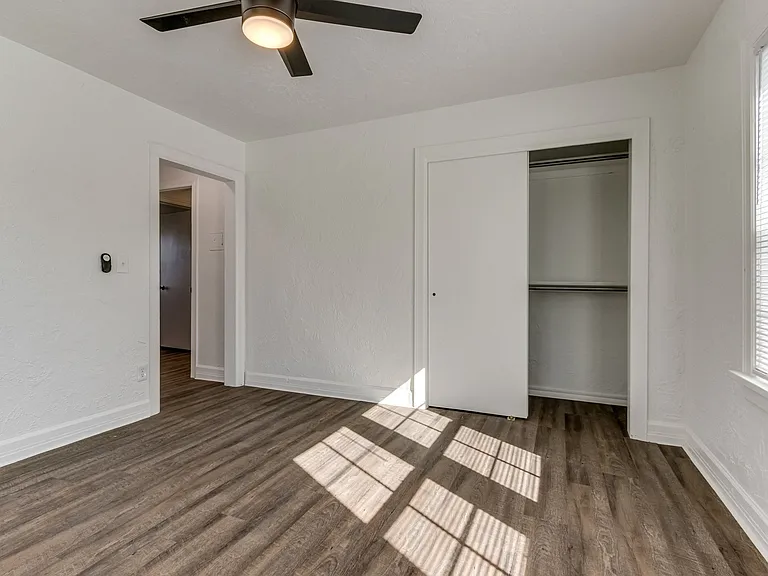 2115 N Billen Ave — Photo 16