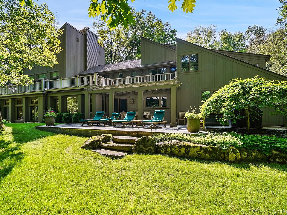 1st image of 17 Eastwoods Road
