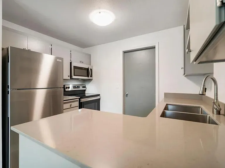 McKinley Court — Photo 10