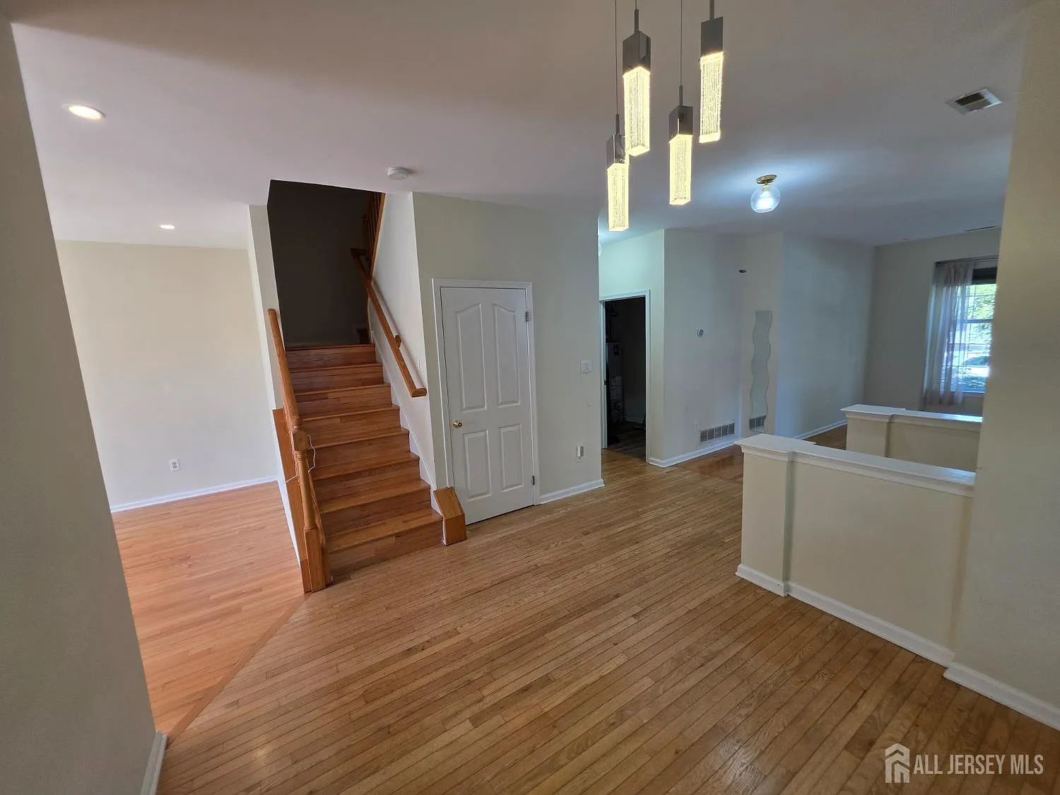 3 bed, 2.5 bath, 1822 sqft, $3,800 — Photo 4