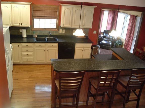 Beautiful Kitchen Cabinets & Hardwood Floors