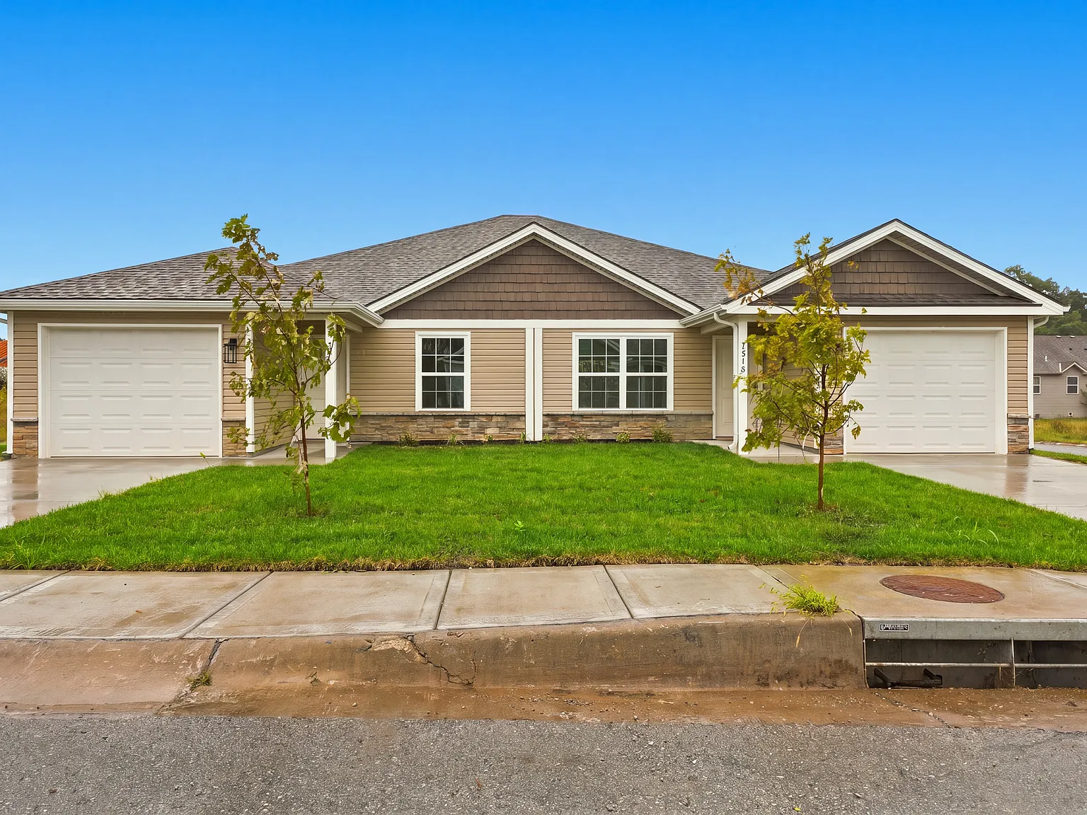 3 bed, 1273 sqft, $2,200 — Photo 1