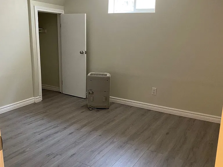 215 Wilson Rd S #BASEMENT — Photo 9