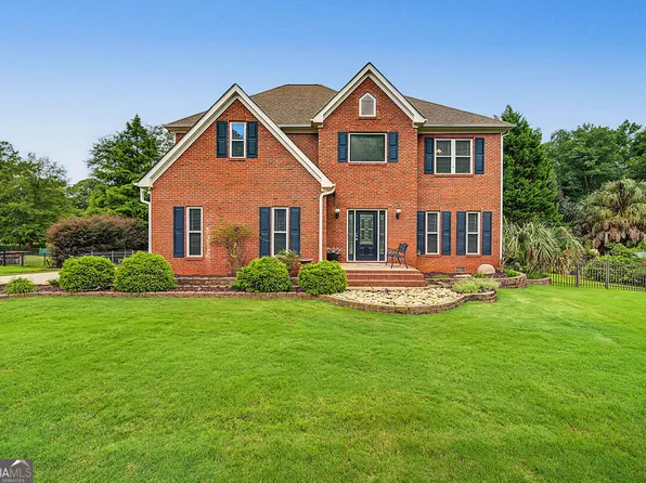 140 Farr Lake Dr, Tyrone, GA 30290