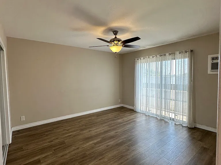 1355 N Poinsettia Pl #8 — Photo 11