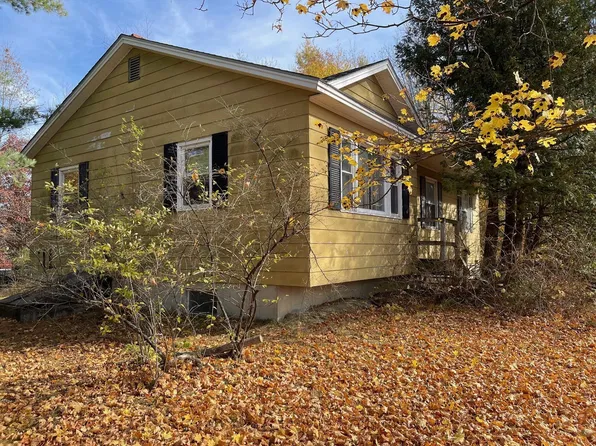3 Oak Street, Newport, ME 04953