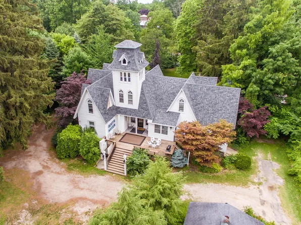 718 Superior St, South Haven, MI 49090