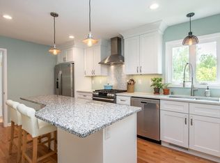 11237 N Lilac Ln, Mequon, WI 53092
