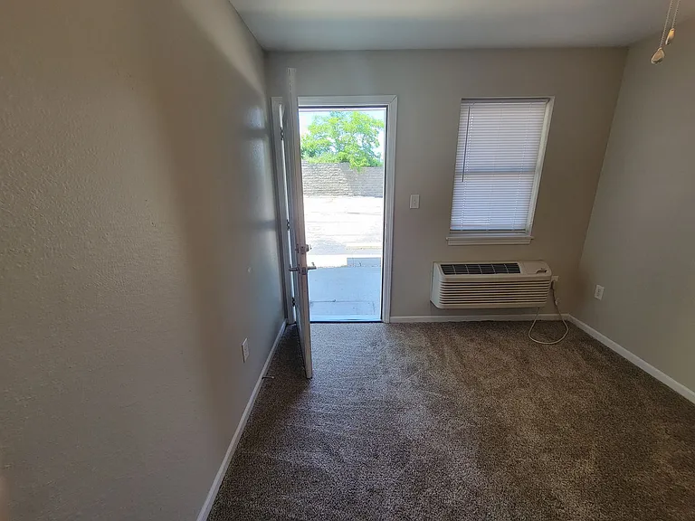 316 E Davis St #C — Photo 21