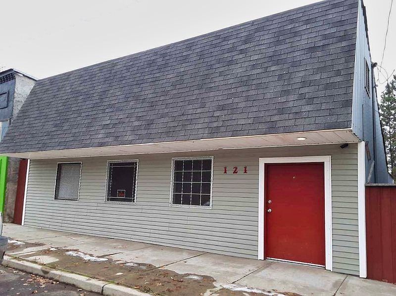 1st image of 121 W Shaffer Ave