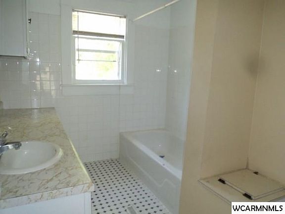 5th image of 228 Prior St