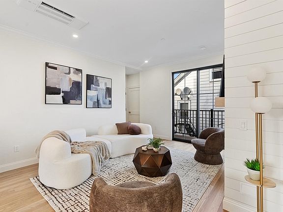 4th image of 27 Shepard St #4