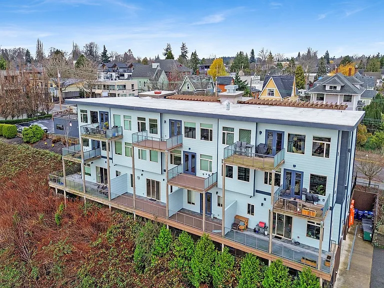 1203 W Holly St — Photo 3