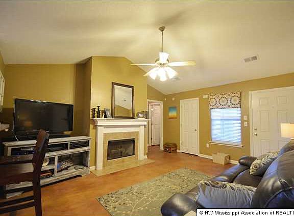 4th image of 1139 Warwick Pl