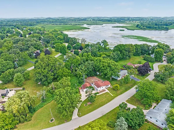 1734 Oakview Dr, Stoughton, WI 53589