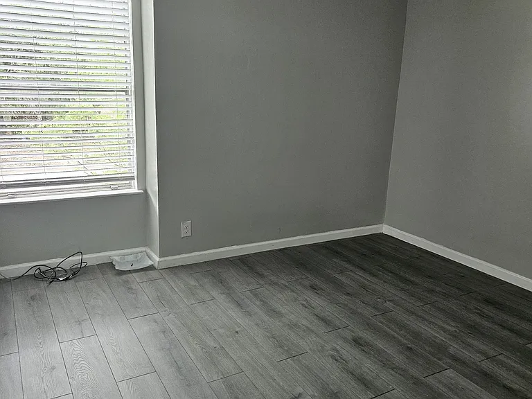 512 W Byrd Blvd — Photo 9