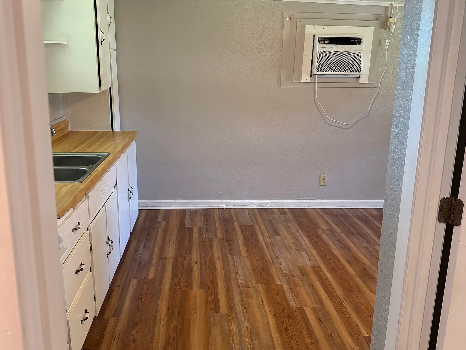 1 bed, 350 sqft, $850 — Photo 3