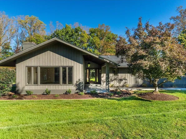 1221 W Leigh Dr, Charlottesville, VA 22901