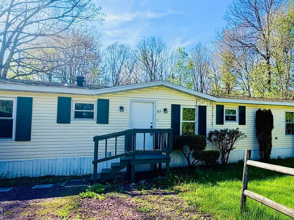 83 Birch Knoll Dr, Hazleton, PA 18201