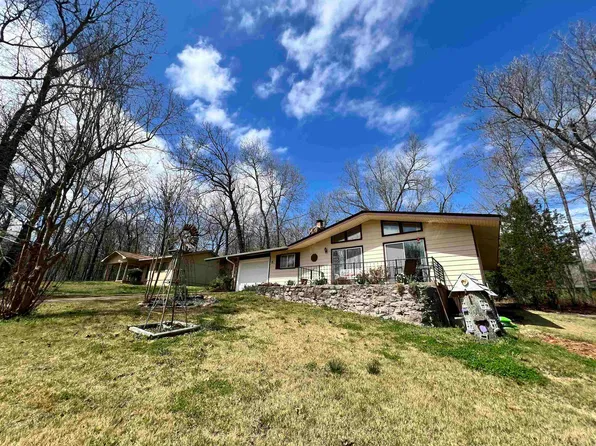 5 Pequot Dr, Cherokee Village, AR 72529