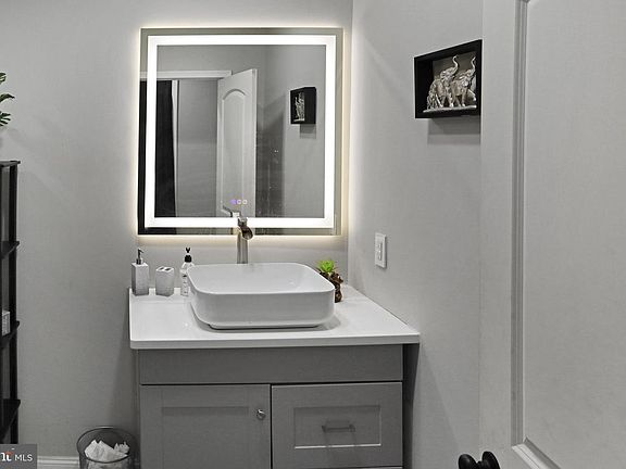 5th image of 6062 Callowhill St