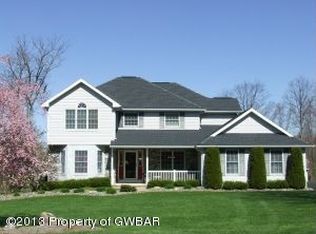 26 Greystone Dr, Mountain Top, PA 18707