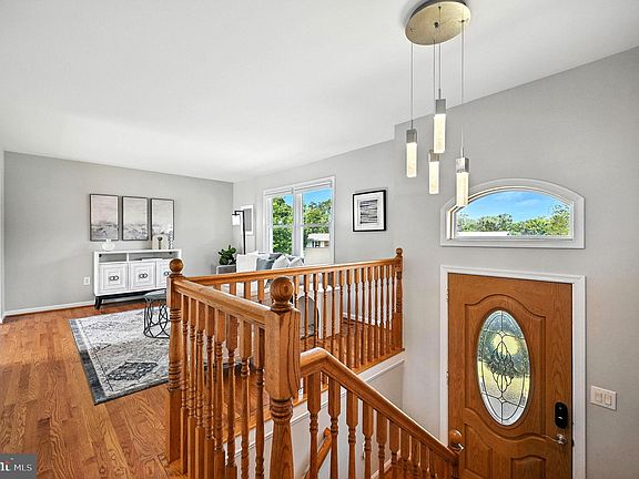 5th image of 112 Meadow Ln
