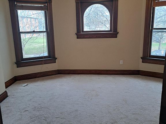 5th image of 305 Grafton Ave