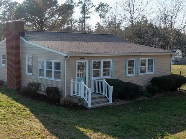165 Rio Vista Ln, Dunnsville, VA 22454