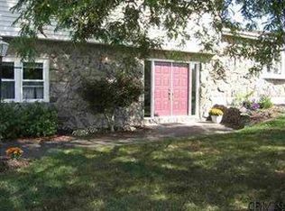 10 Hy Dr, East Schodack, NY 12063