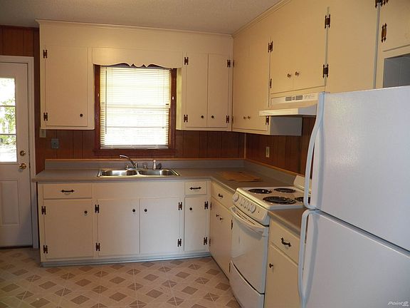 4th image of 2409 University Dr APT B