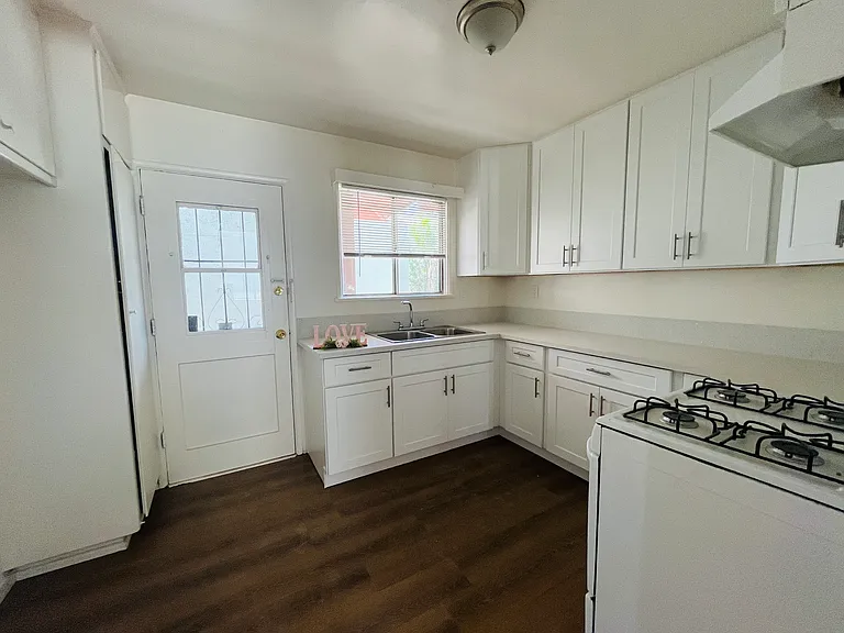 220 S Olive Ave #D — Photo 1