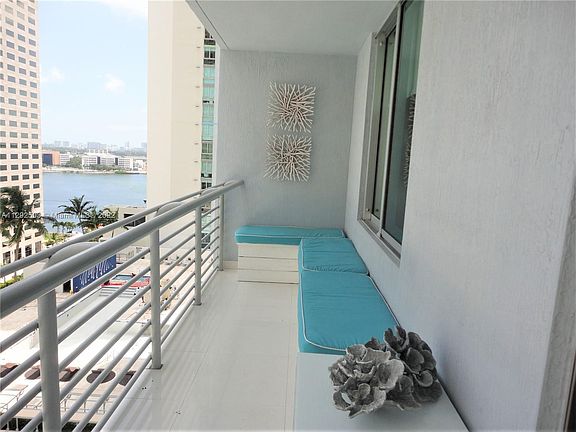3rd image of 325 Biscayne Blvd #1816