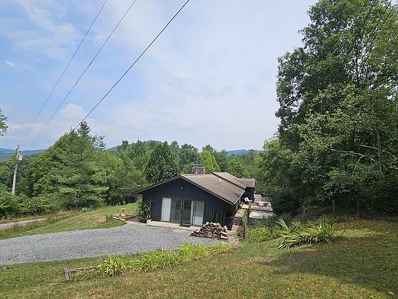 3rd image of 371 Red Oak Ln