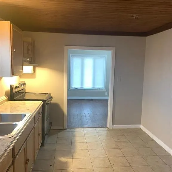 34432 Donnelly St — Photo 3