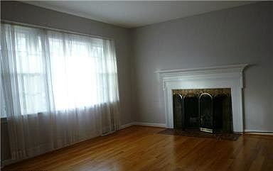3rd image of 908 Carol Ln