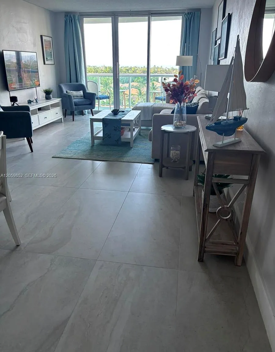 2 bed, 1549 sqft, $3,190 — Photo 4