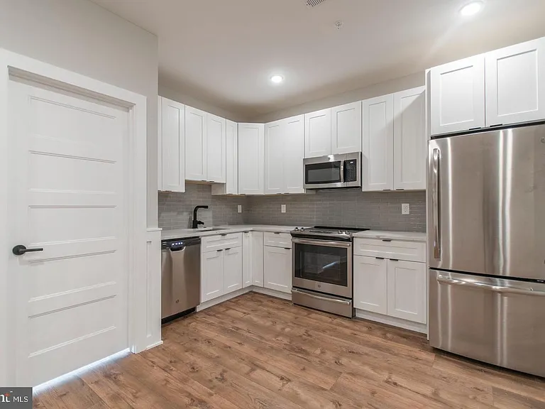 3401 Hamilton St #6 — Photo 12