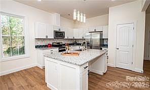 2nd image of 115 W Lacy St