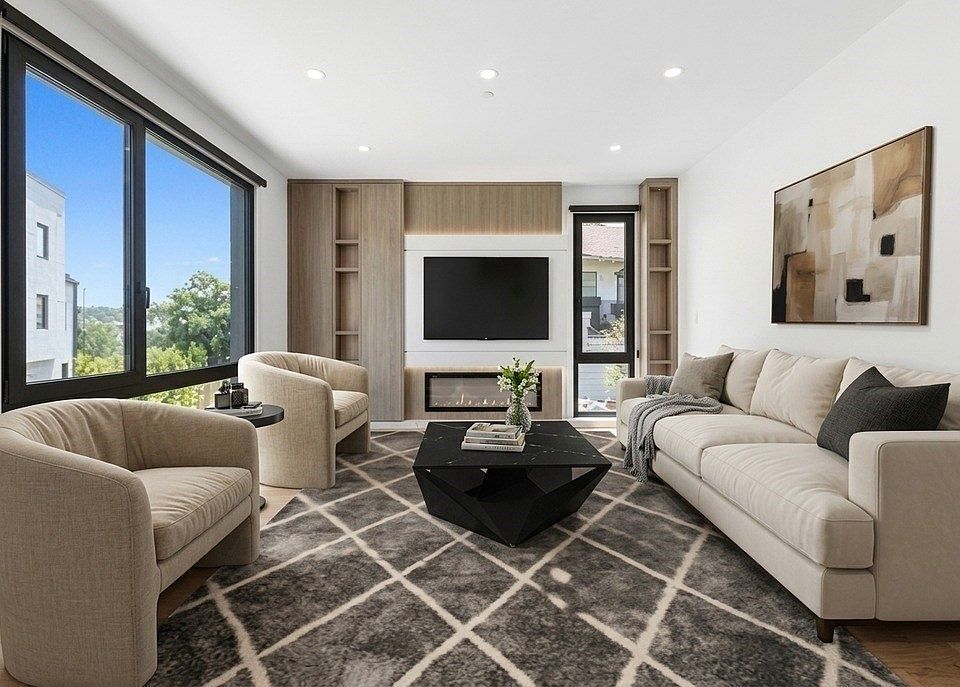 1st image of 7 Algonquin Rd #1