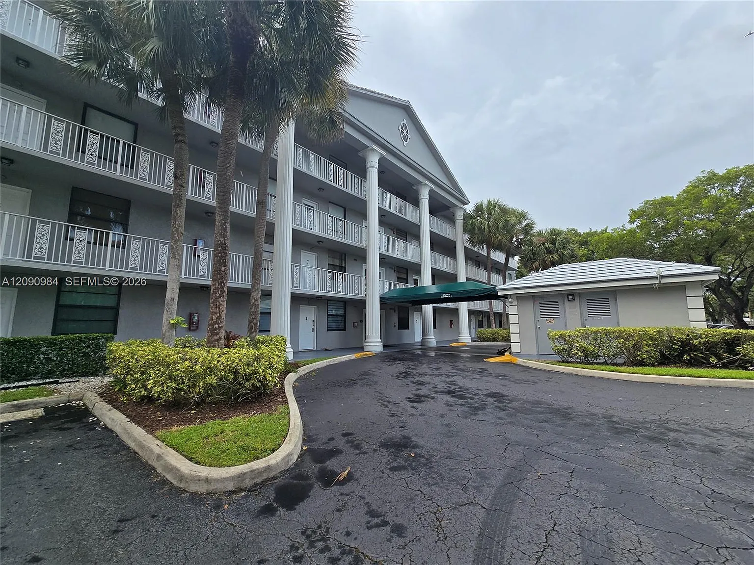 Condo 13 Of Whitehall Con — Photo 3