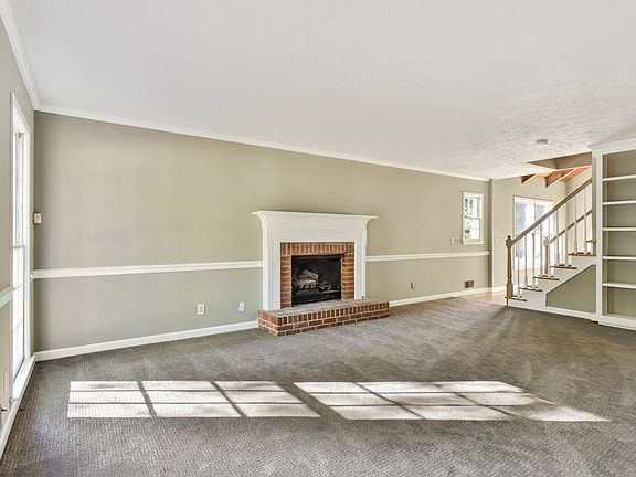 3rd image of 174 Knollwood Dr