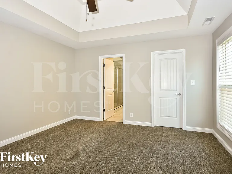 1045 Rushmore Rd — Photo 8